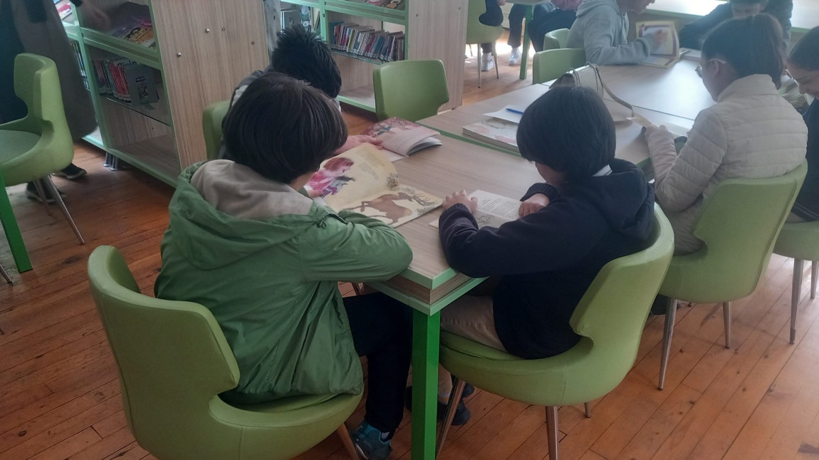 Capitol Ortaokulu olarak Selimiye Çocuk Kütüphanesini ziyaret ettik.